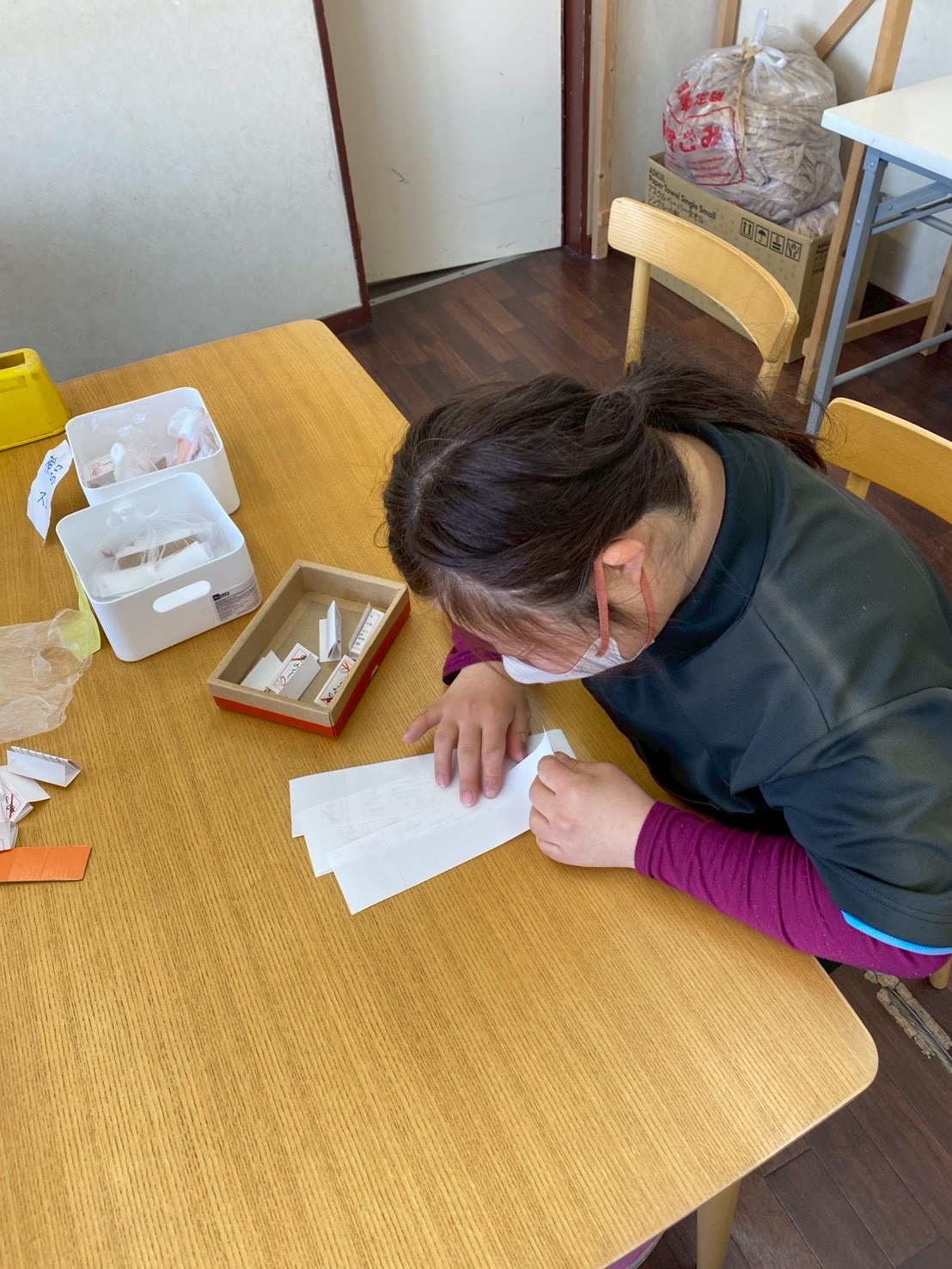 集中して行う内職作業